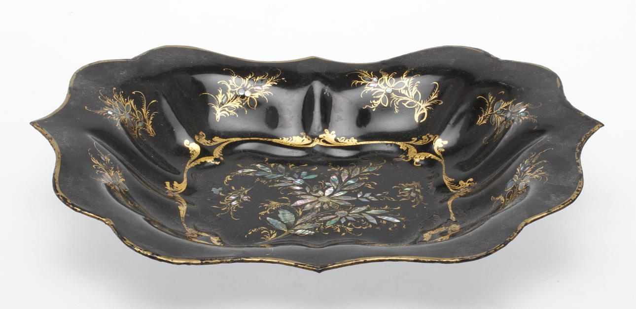 BRÖDFAT, bemålad plåt. 1800-tal.