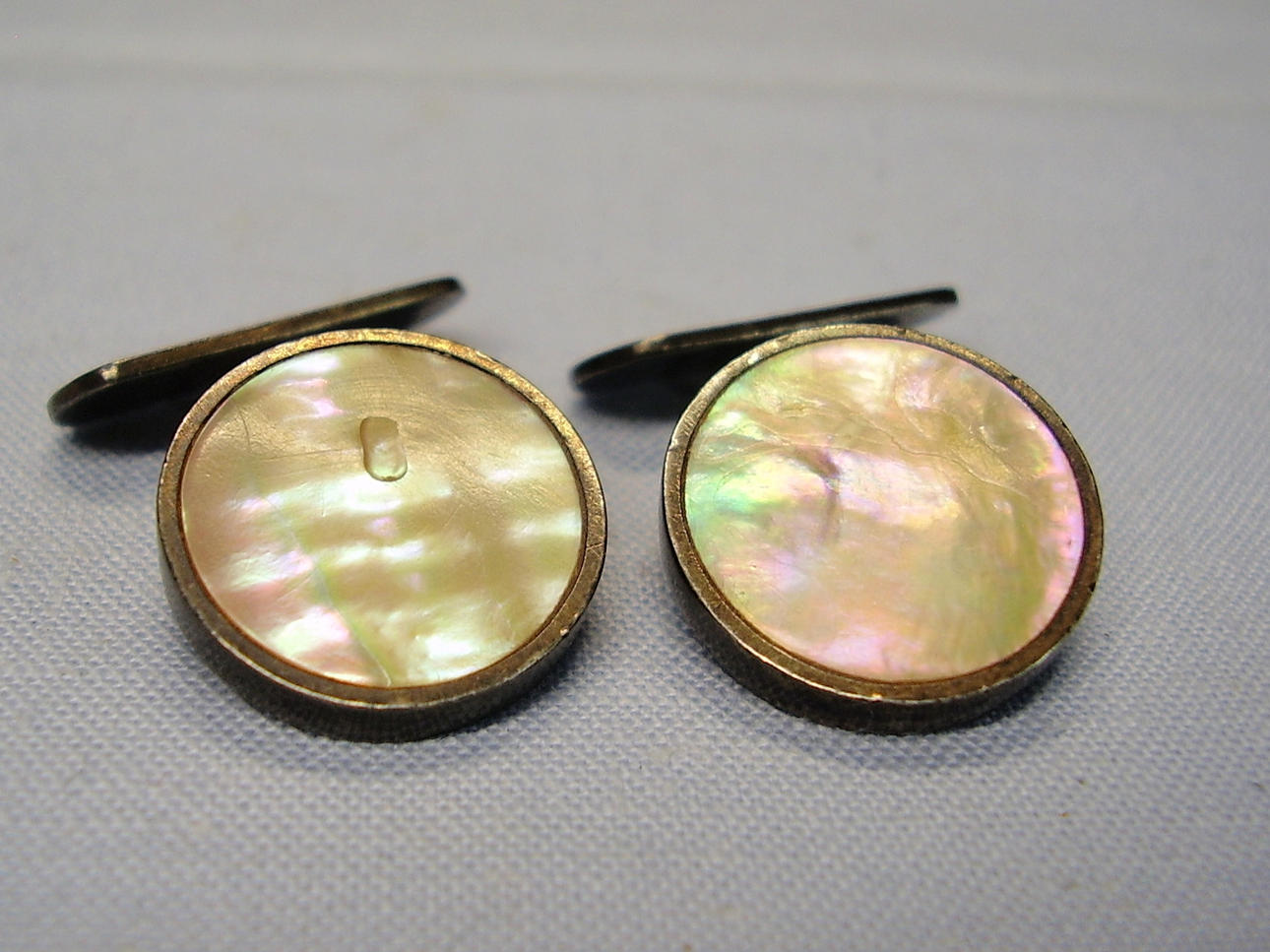 PERLMUTT MANSCHETTENKNÖPFE sign. WILHEM ROLFF HAMBURG.