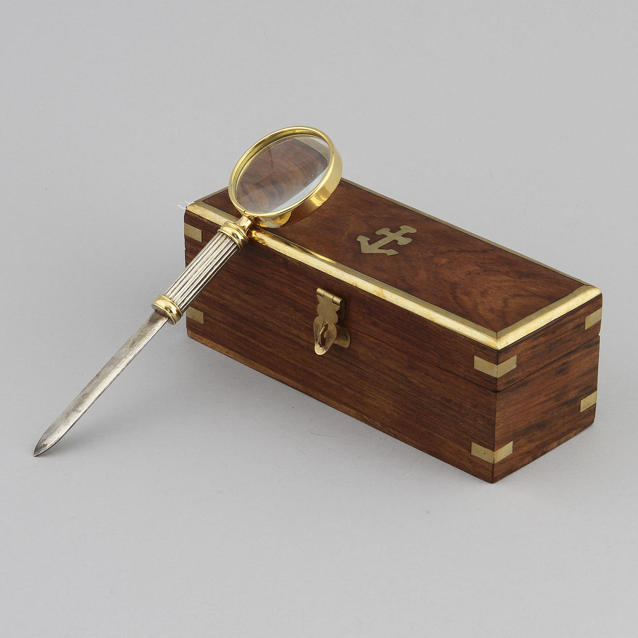 TUBKIKARE samt FÖRSTORINGSGLAS, 1900-TAL.