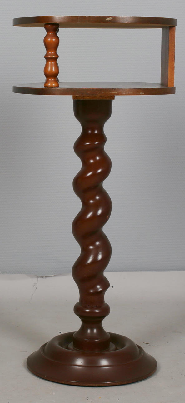 PIEDESTAL med 2 hyllor, tidigt 1900-tal.