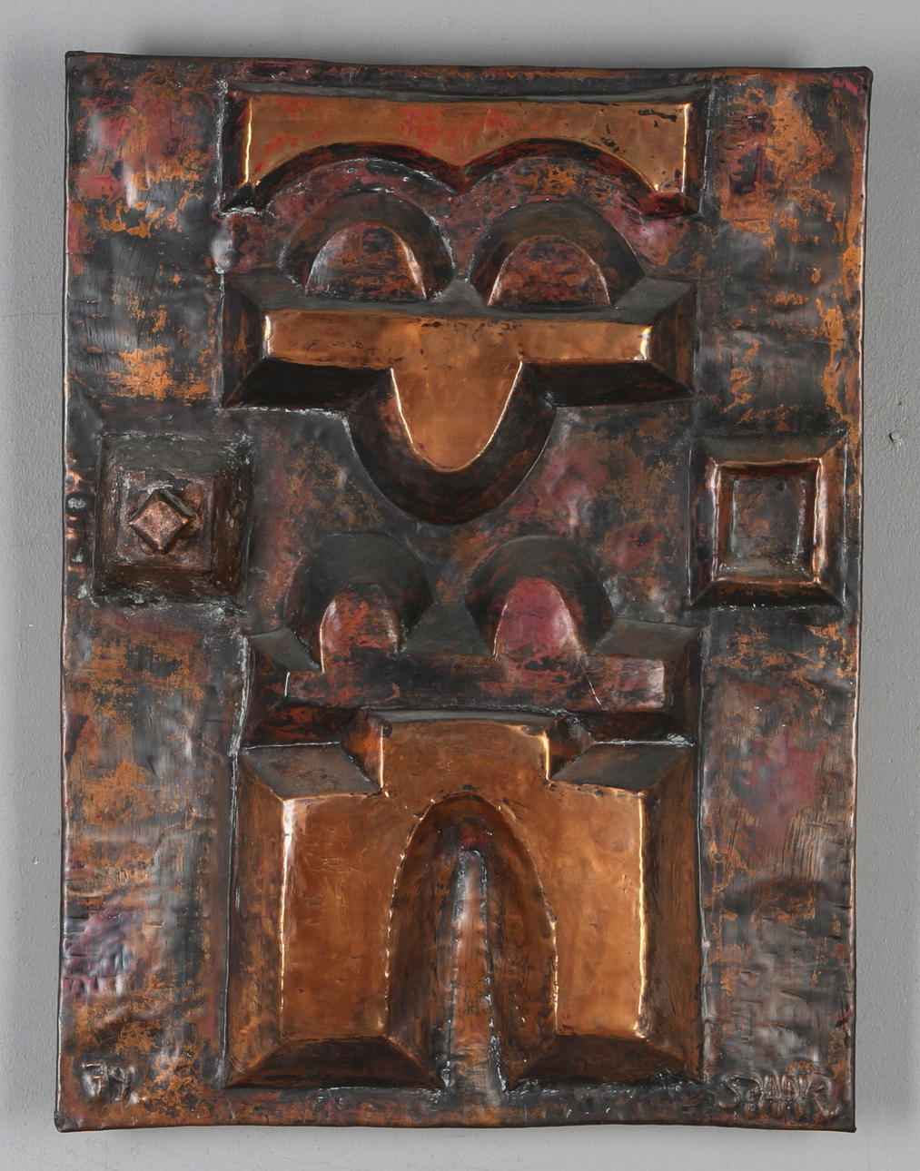 LARS SPAAK. Figurkomposition, väggrelief i koppar, signerad samt daterad 79.