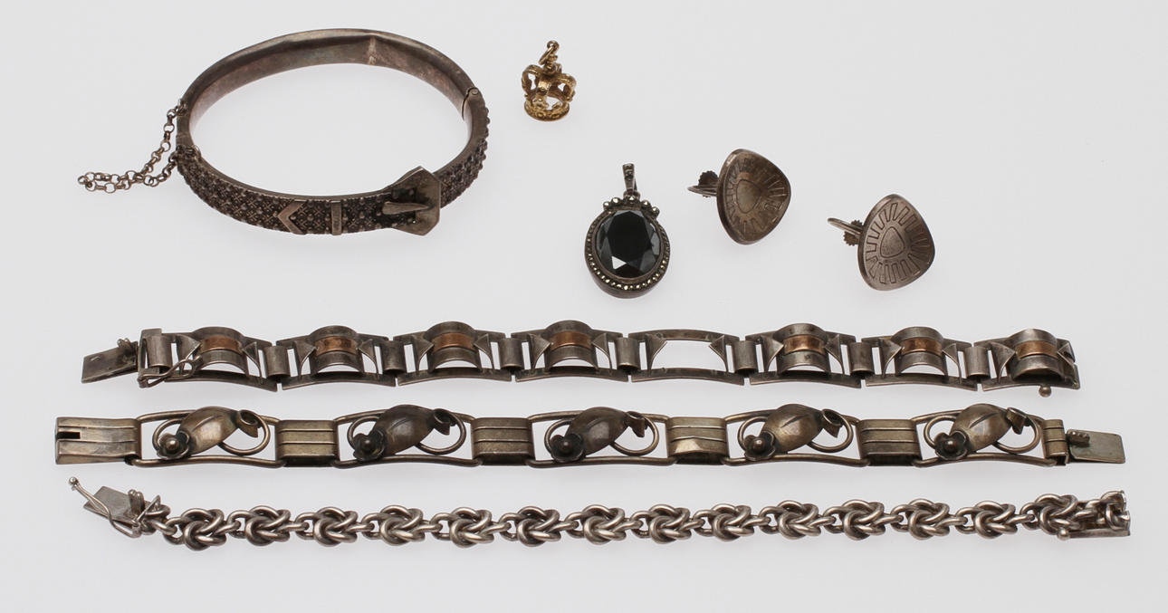 PARTI SMYCKEN SILVER, 7 delar, armband, hängen samt örhängen, 1900-tal.