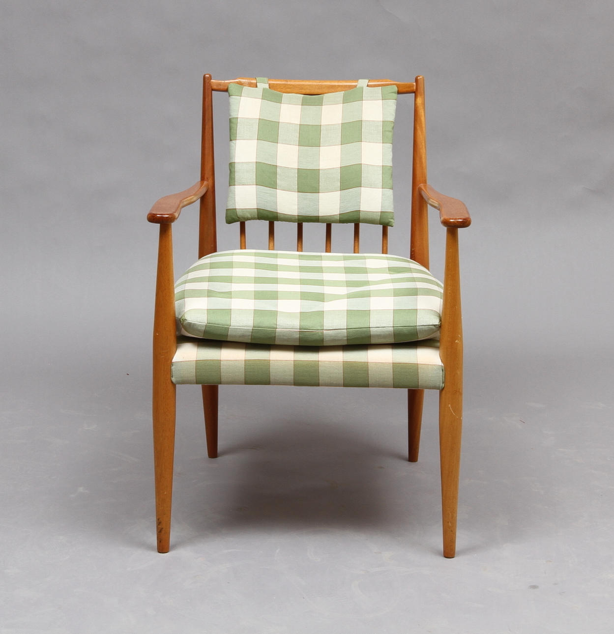 KARMSTOL, design Josef Frank, modell 508, Firma Svenskt Tenn.