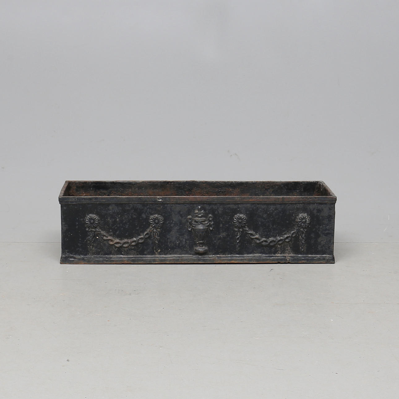 BLUMENKASTEN, Gusseisen, Gustavianischer Stil, 20. Jahrhundert. Silber &  Metall - Sonstige Metallobjekte - Auctionet