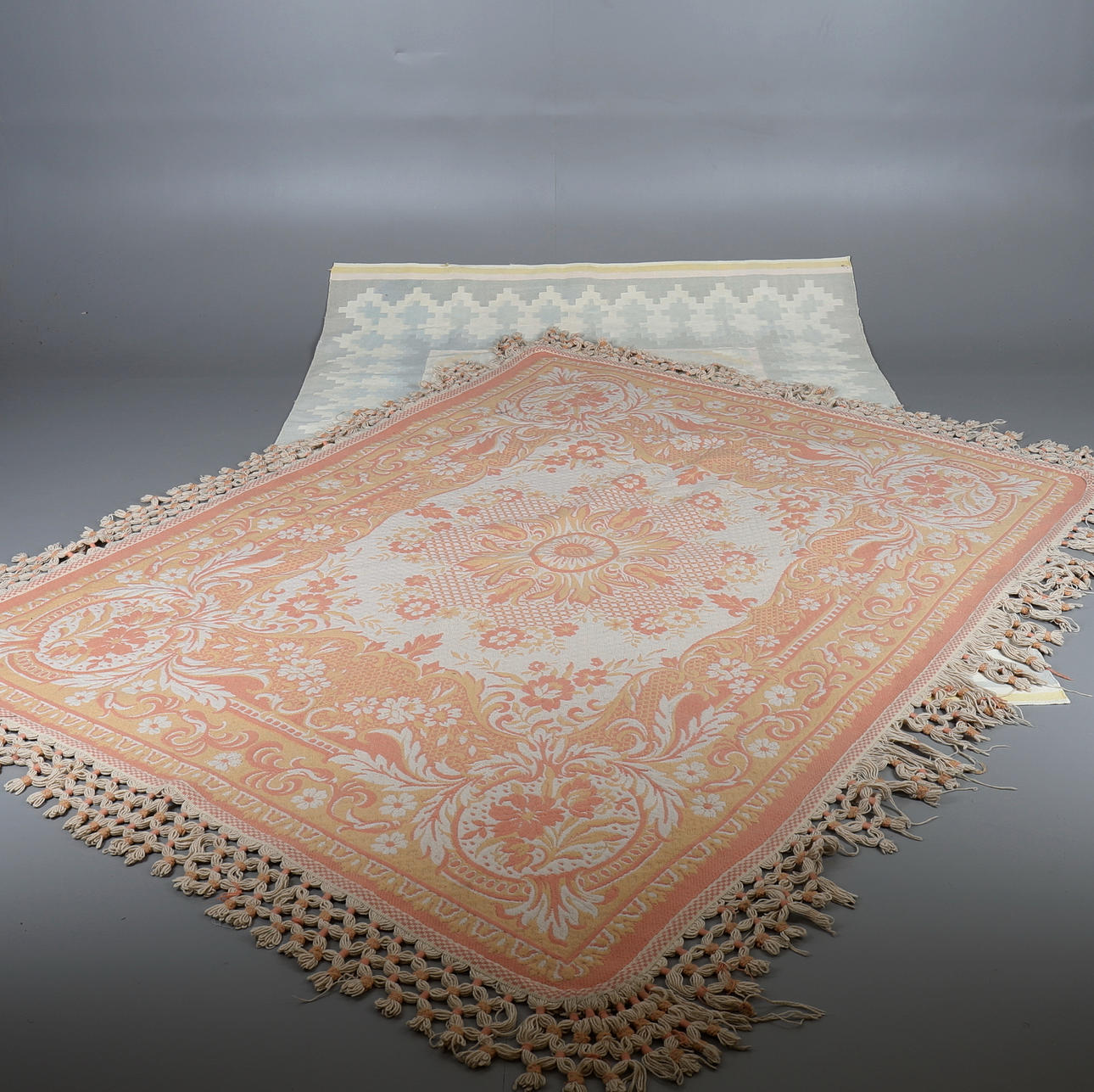 PORTUGIESISCHER GEWEBETEPPICH.