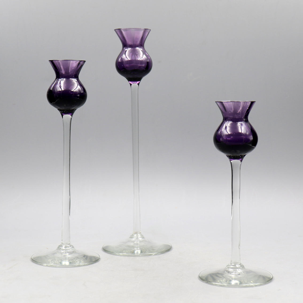 ELSA SÖDERBERG. Ljusstakar, 3 st, ”Tistel” - Hovmantorp glas, 1900-tal ...