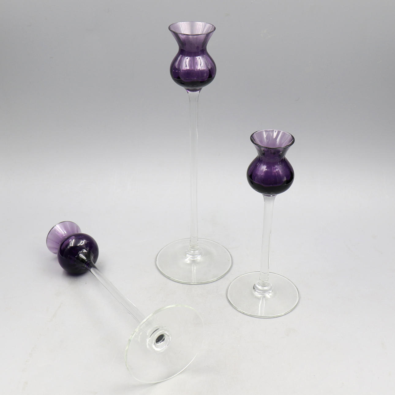 ELSA SÖDERBERG. Ljusstakar, 3 st, ”Tistel” - Hovmantorp glas, 1900-tal ...