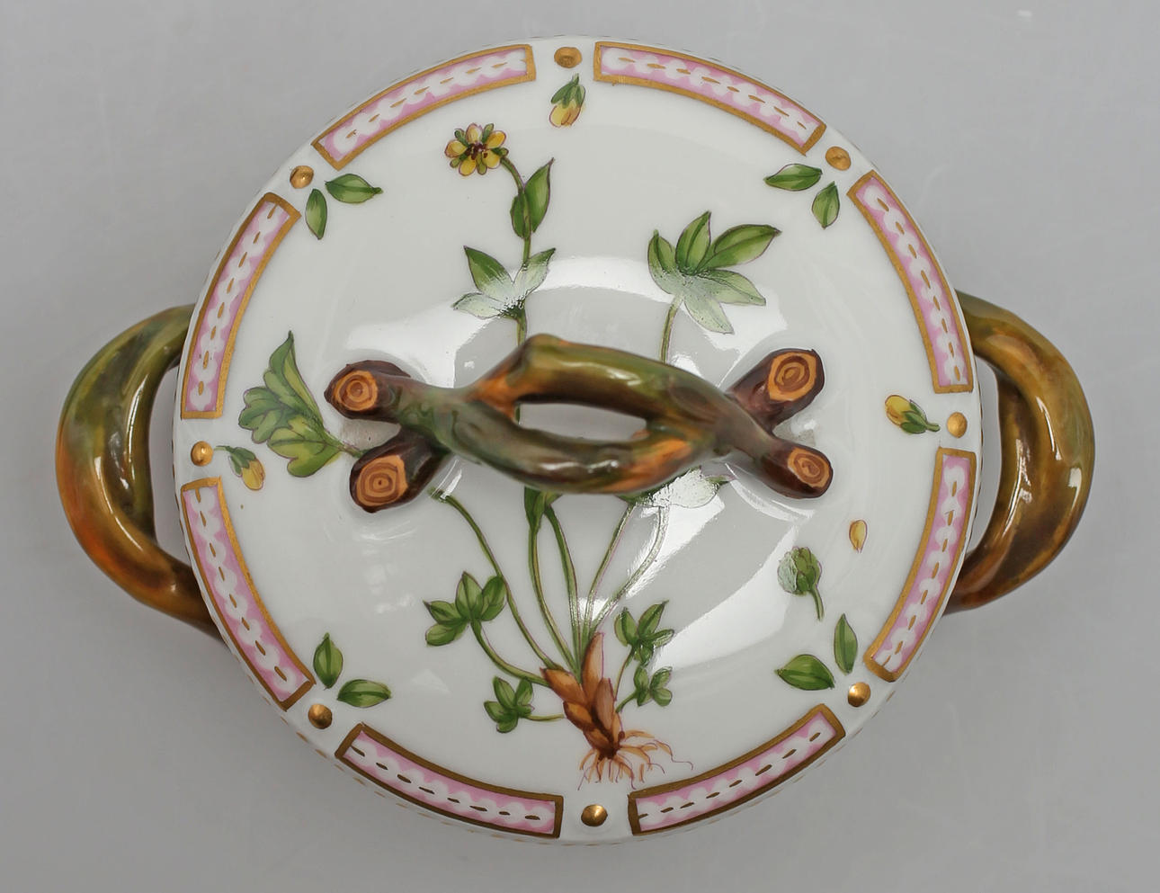 SOCKERSKÅL MED LOCK, porslin, Flora Danica, Royal Copenhagen.