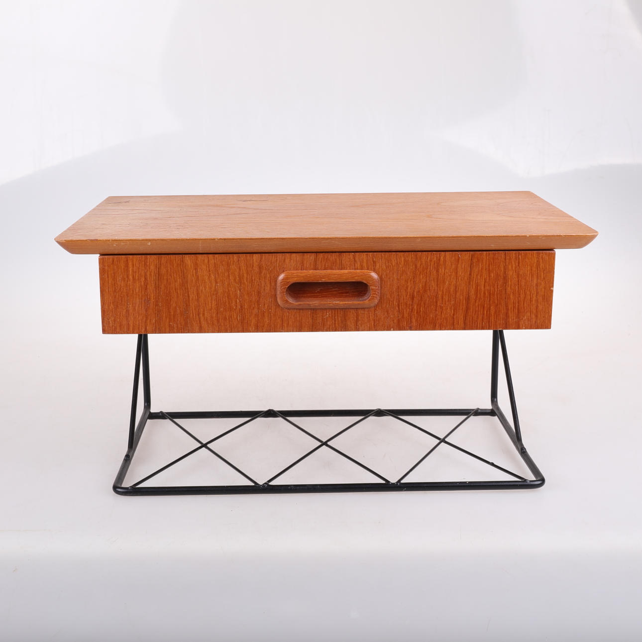 TELEFONHYLLA, string, 1960-tal.