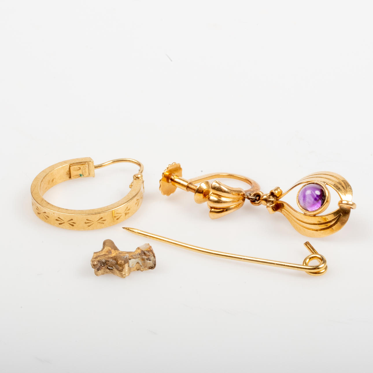 GULD TAND, ULIGE ØRERINGE MM., guld.