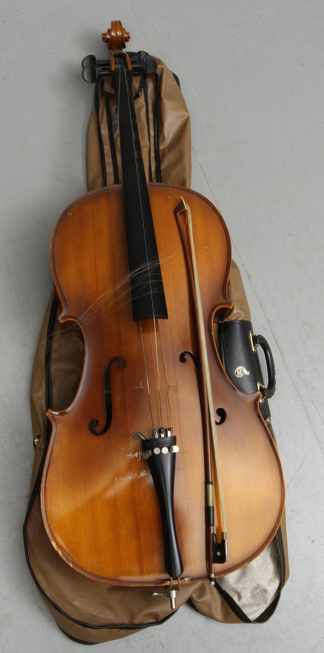 CELLO, Golden Strad Ungern, med stråke, 1900-tal.