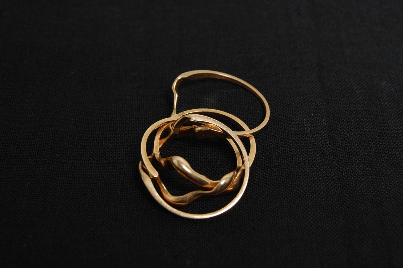 RING, 18 K guld, vikt 5 g.