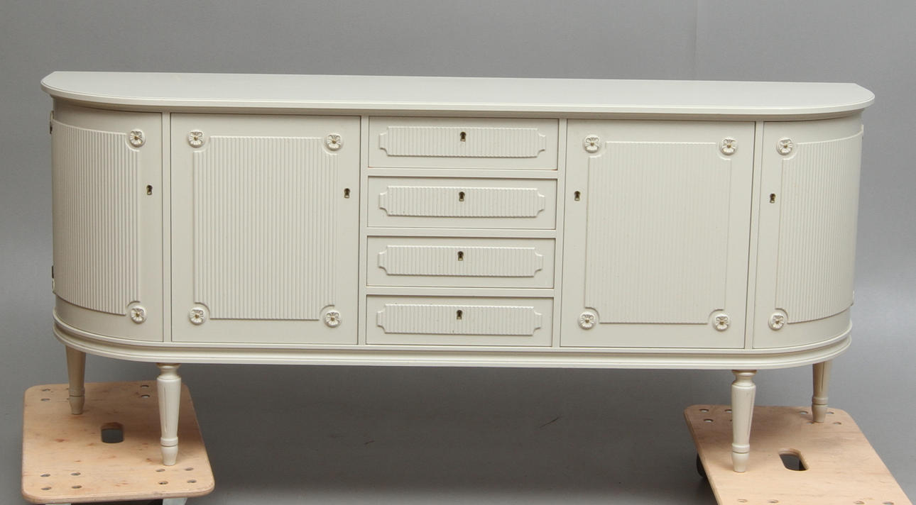 MATSALSSKÄNK, gustaviansk stil, 1900-tal.