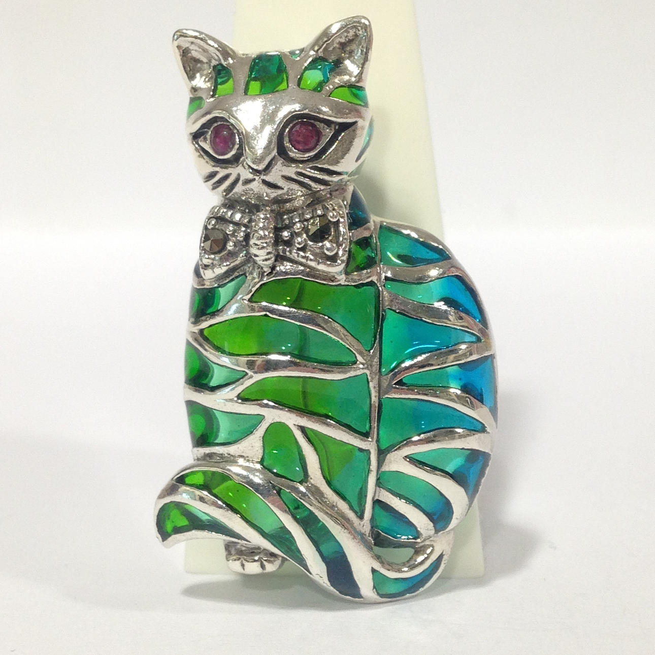 ART NOUVEAU STYLE CAT BROOCH.