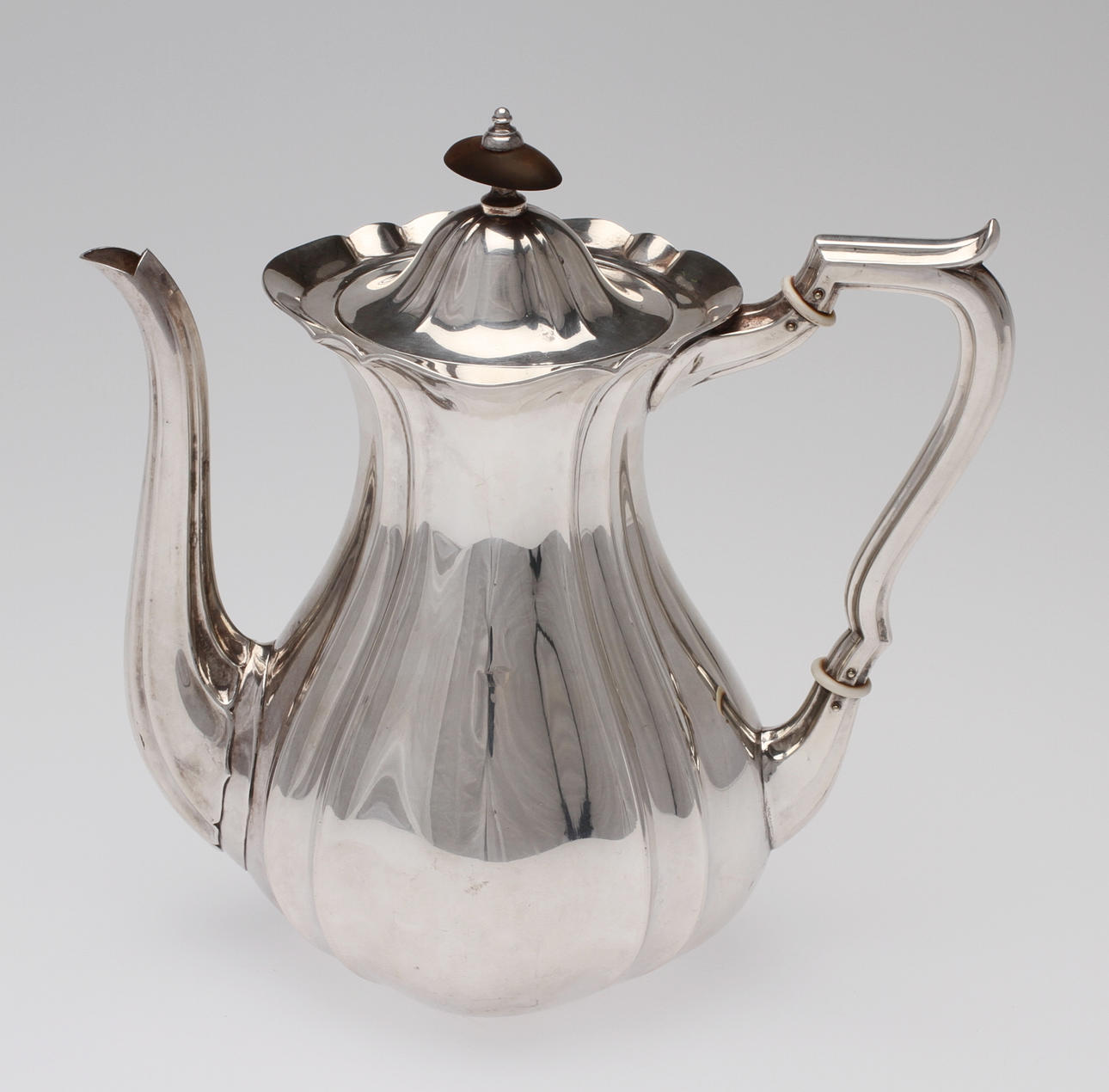 KAFFEKANNA, silver, GAB Stockholm 1927. Vikt 568g.