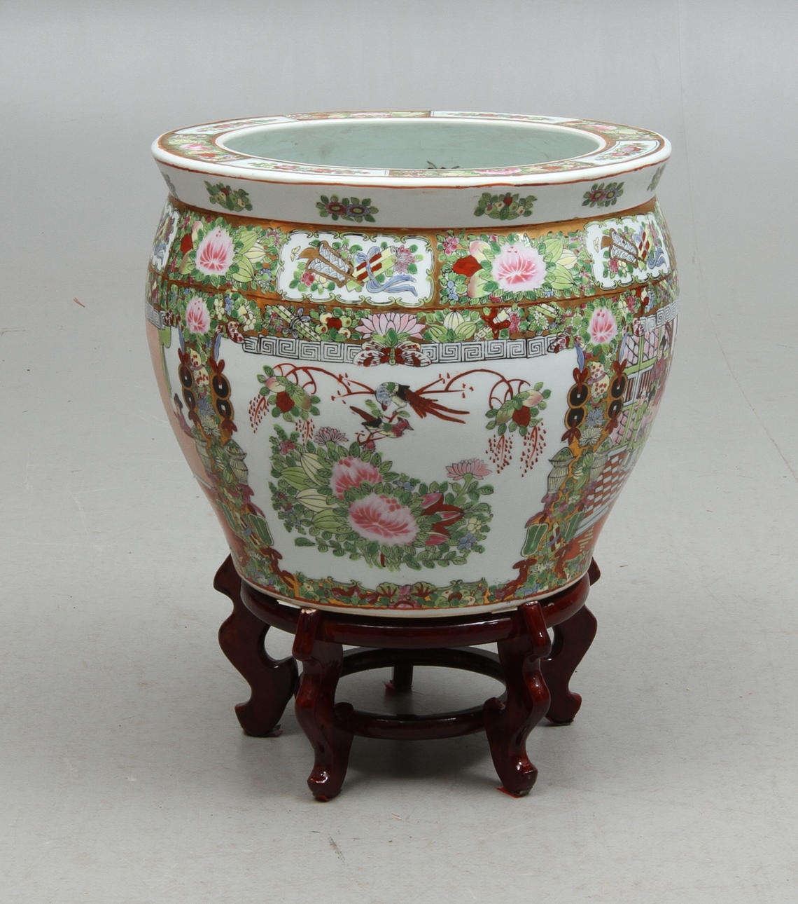 FISKBASSÄNG, porslin, Kina.