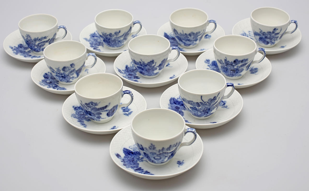 KAFFEKOPPAR MED FAT, 10 st, porslin, Blå Blomst, Royal Copenhagen.