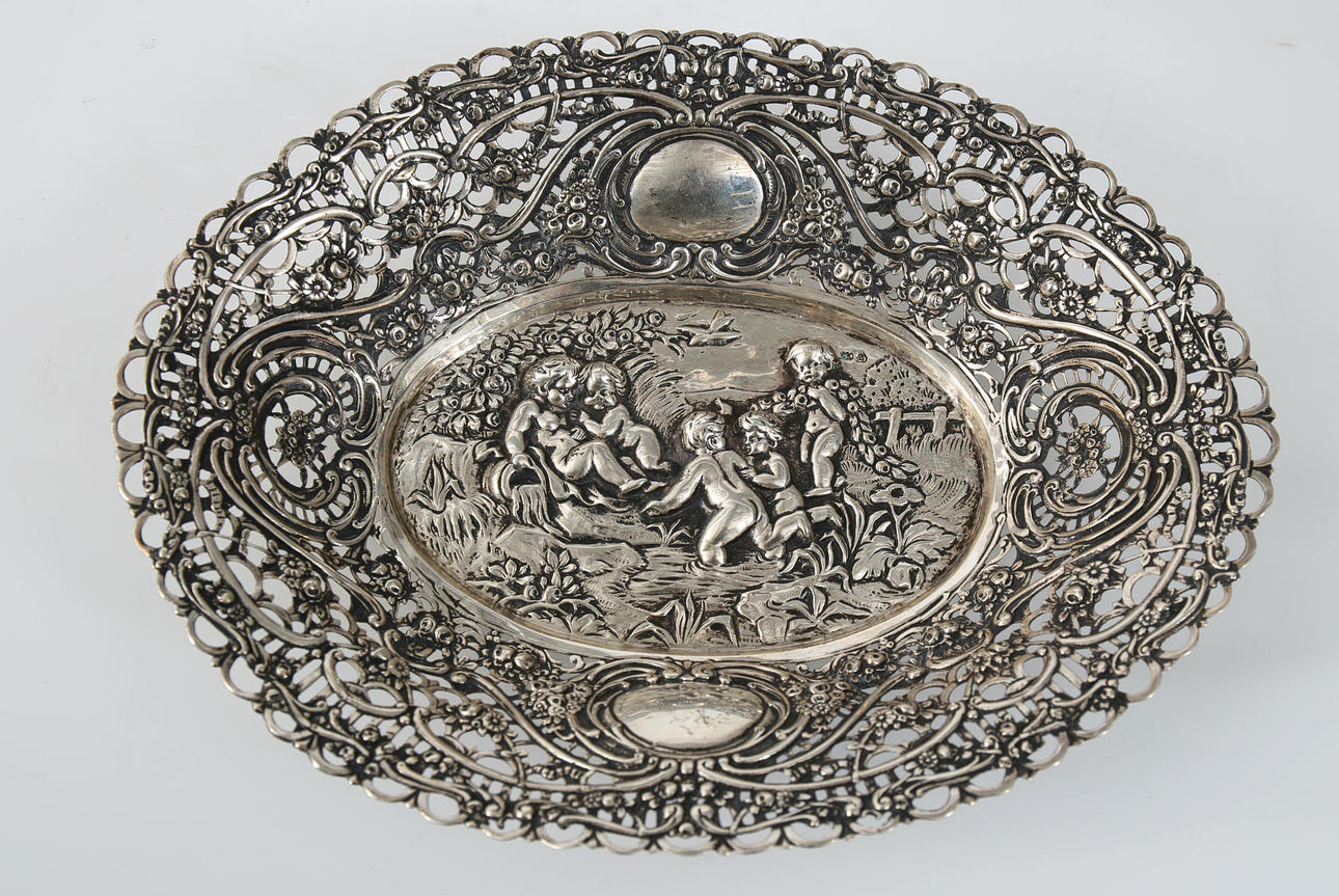 GRILLSKÅL, sølv, 296,8 gram.