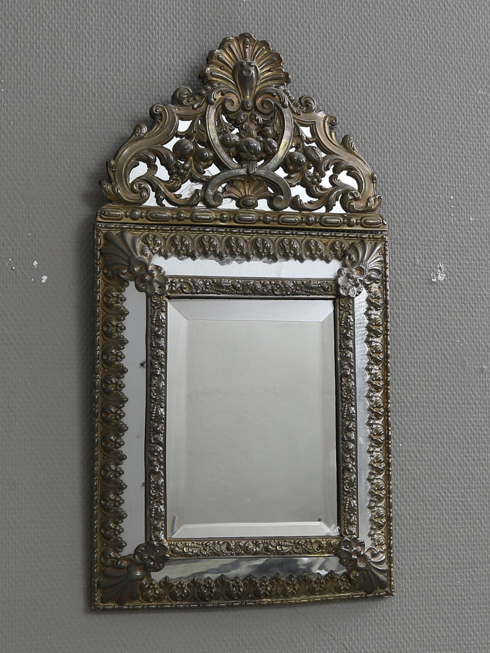 SPEGEL, plåt, barockstil, omkring 1900.