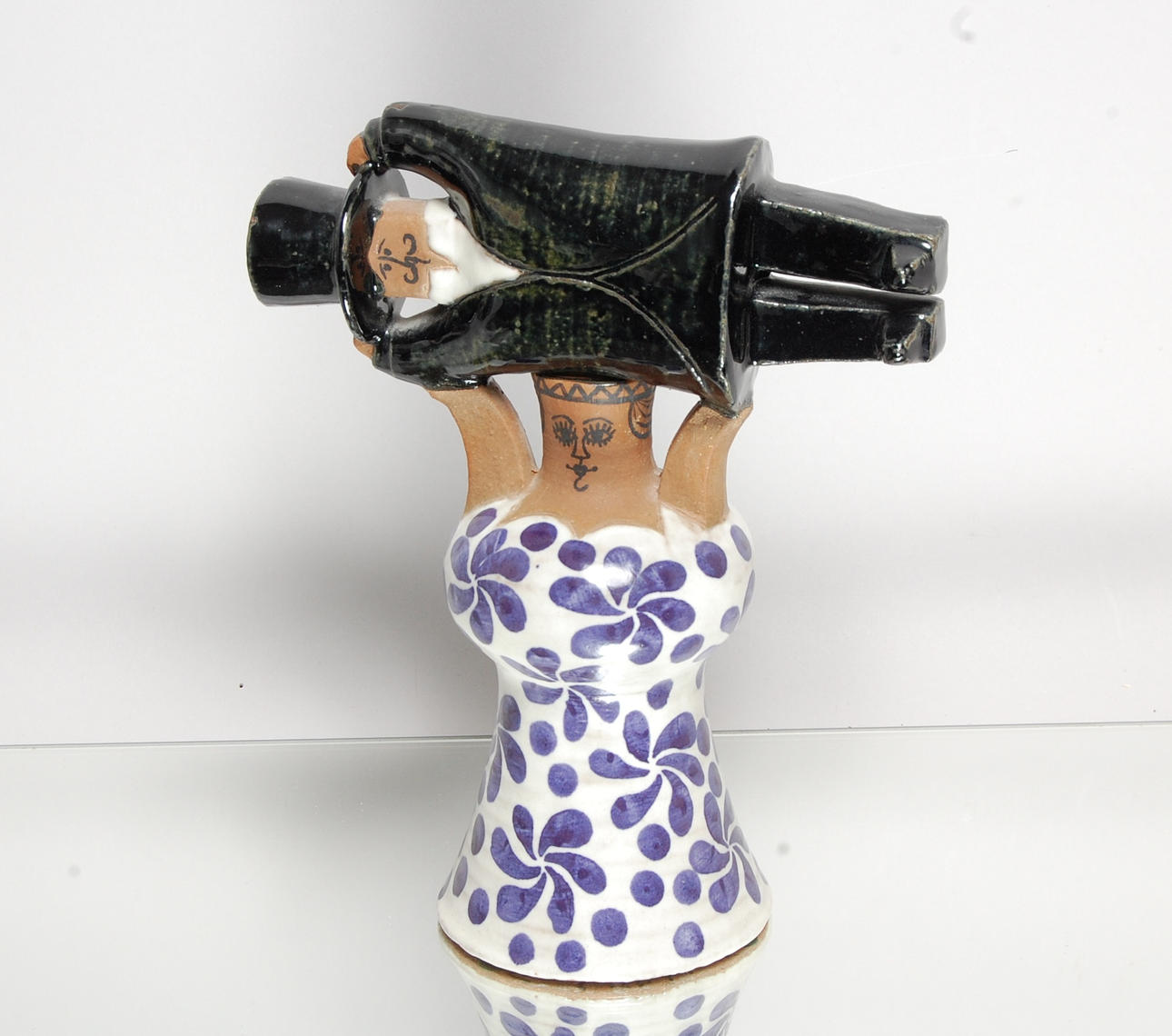 LISA LARSSON. figurin, stengods, " Samhällsdebatten " Gustavsberg.