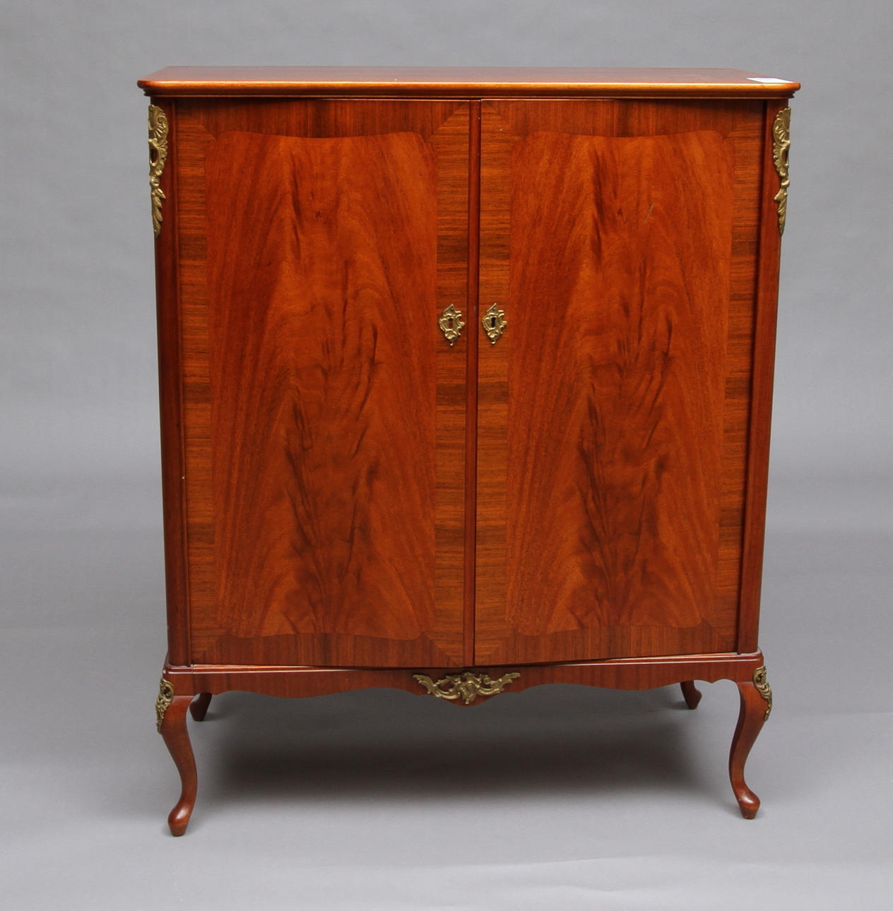 SKÅP, Louis XV-stil, 1900-tal, mahogny.