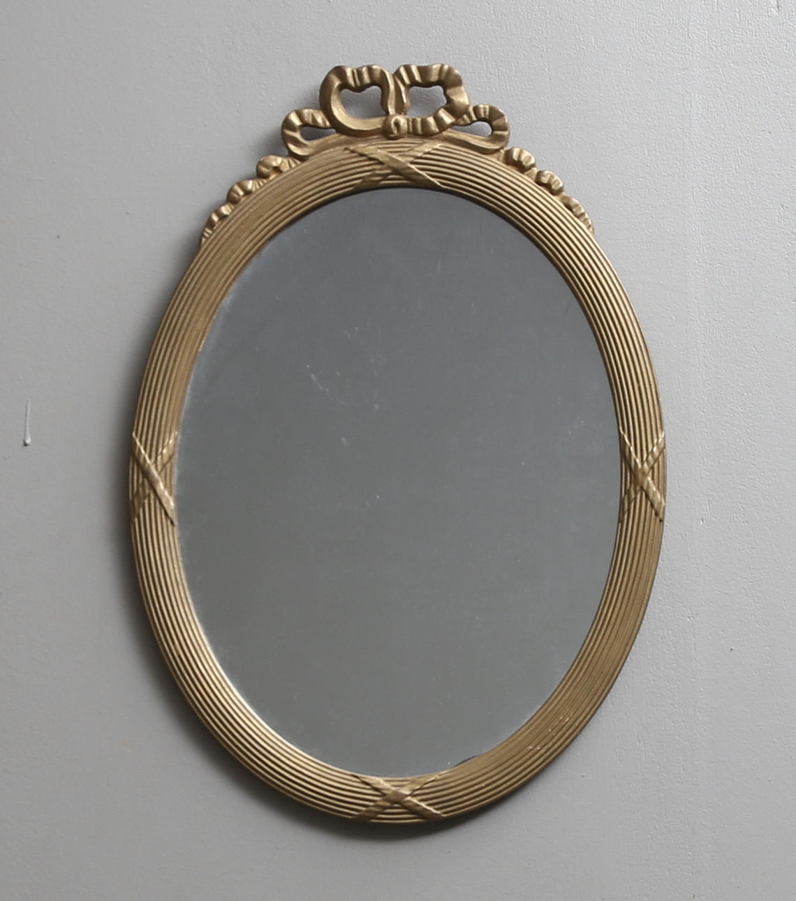 SPEGEL, gustaviansk stil, bronserad.