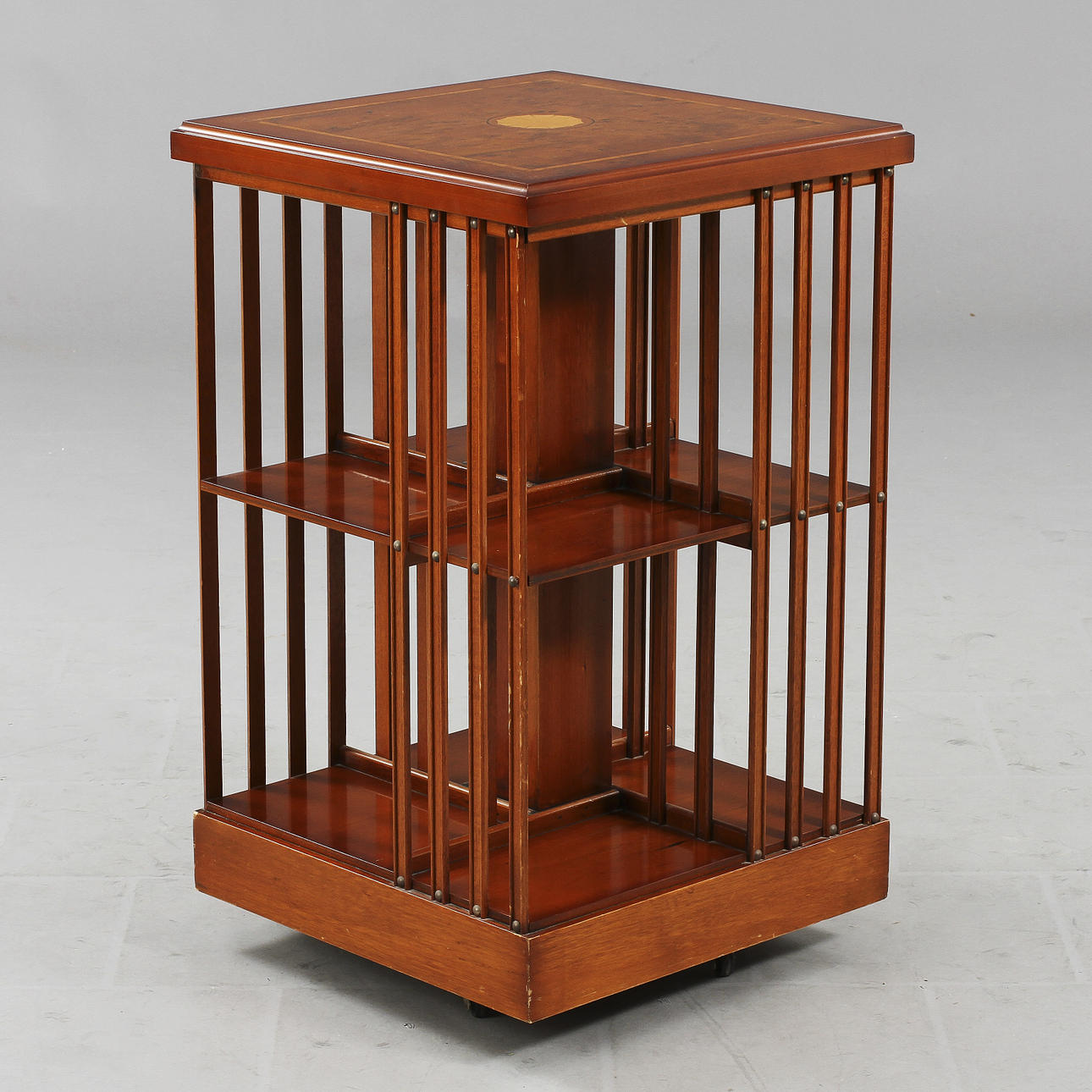 BOKSNURRA, 1900-tal, Engelsk stil.