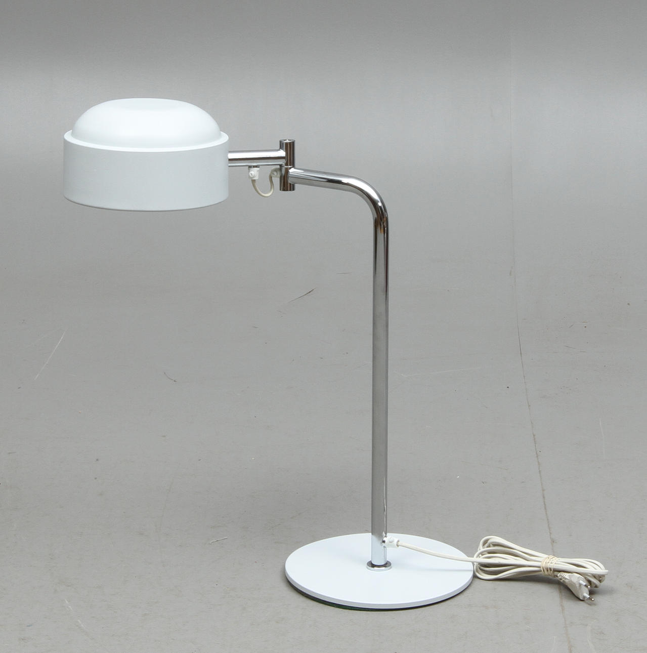 BORDSLAMPA, etikettmärkt FLB 6507, 1980-tal.