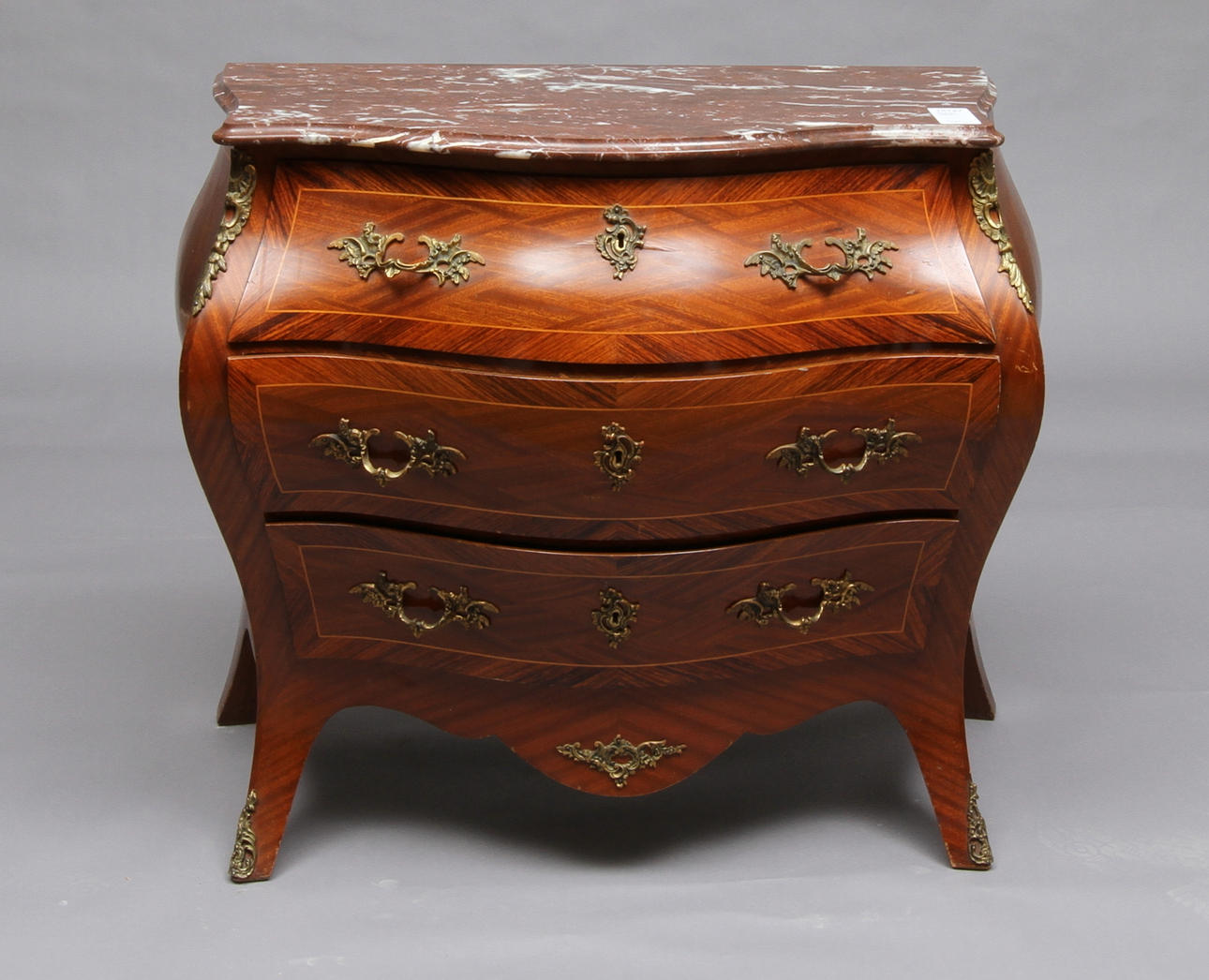 BYRÅ med stenskiva, Rokokostil, 1900-tal.