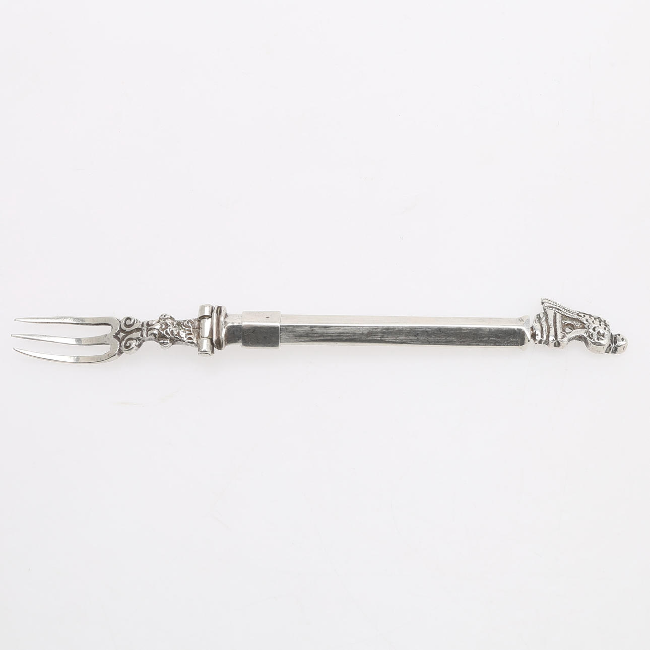 KLAPPGABEL MIT ZAHNSTOCHER, Silber.