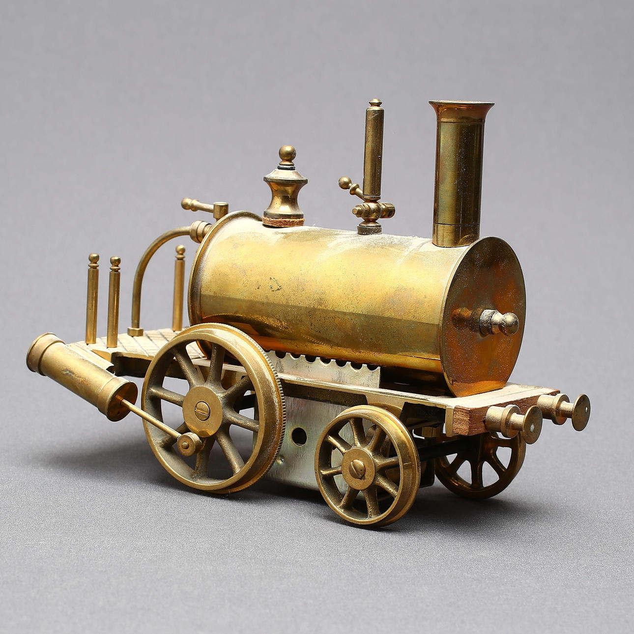 ÅNGLOK spritbrændt, messing, sporvidde ca 65 mm.