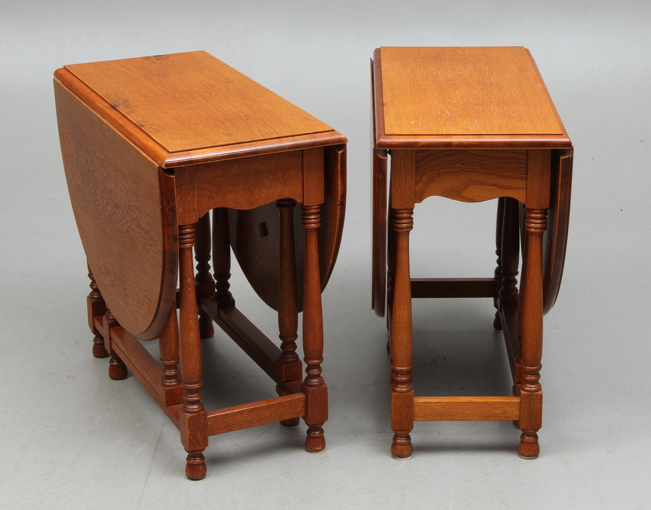 KLAFFBORD, ett par, engelsk stil, 1900-tal.