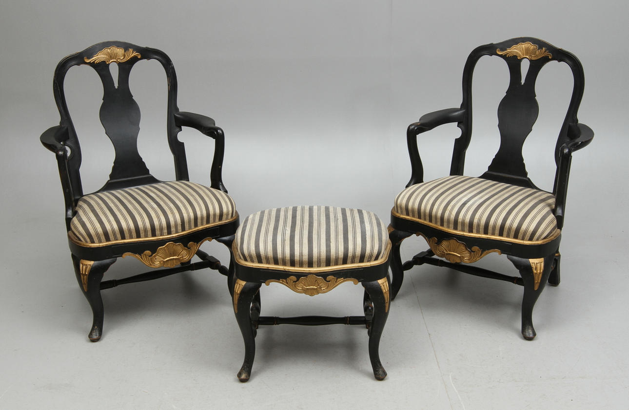 KARMSTOLAR 1 par samt TABURETT, rokokostil, 1900-tal.