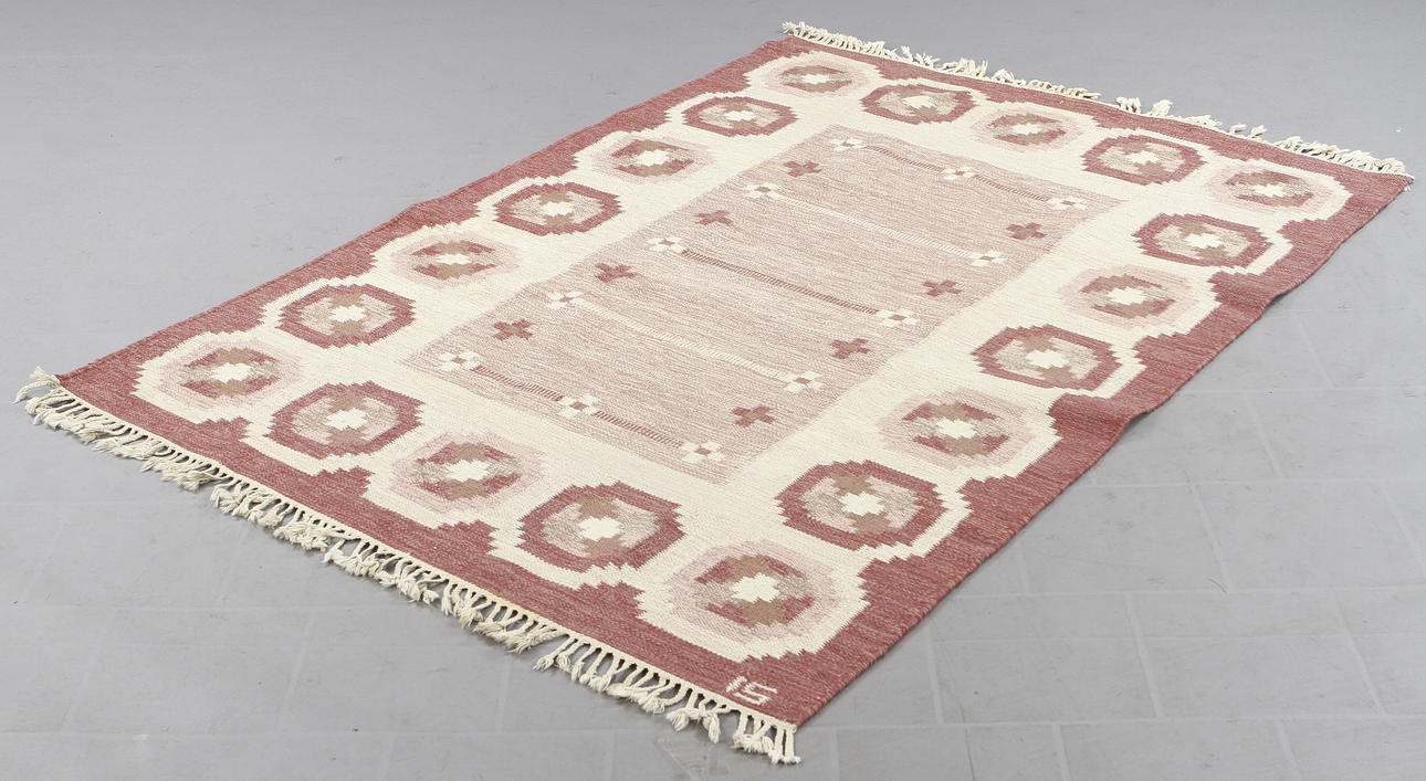 INGEGÄRD SILOW. MATTA, Röllakan. Signerad IS. 1900-talets andra hälft.