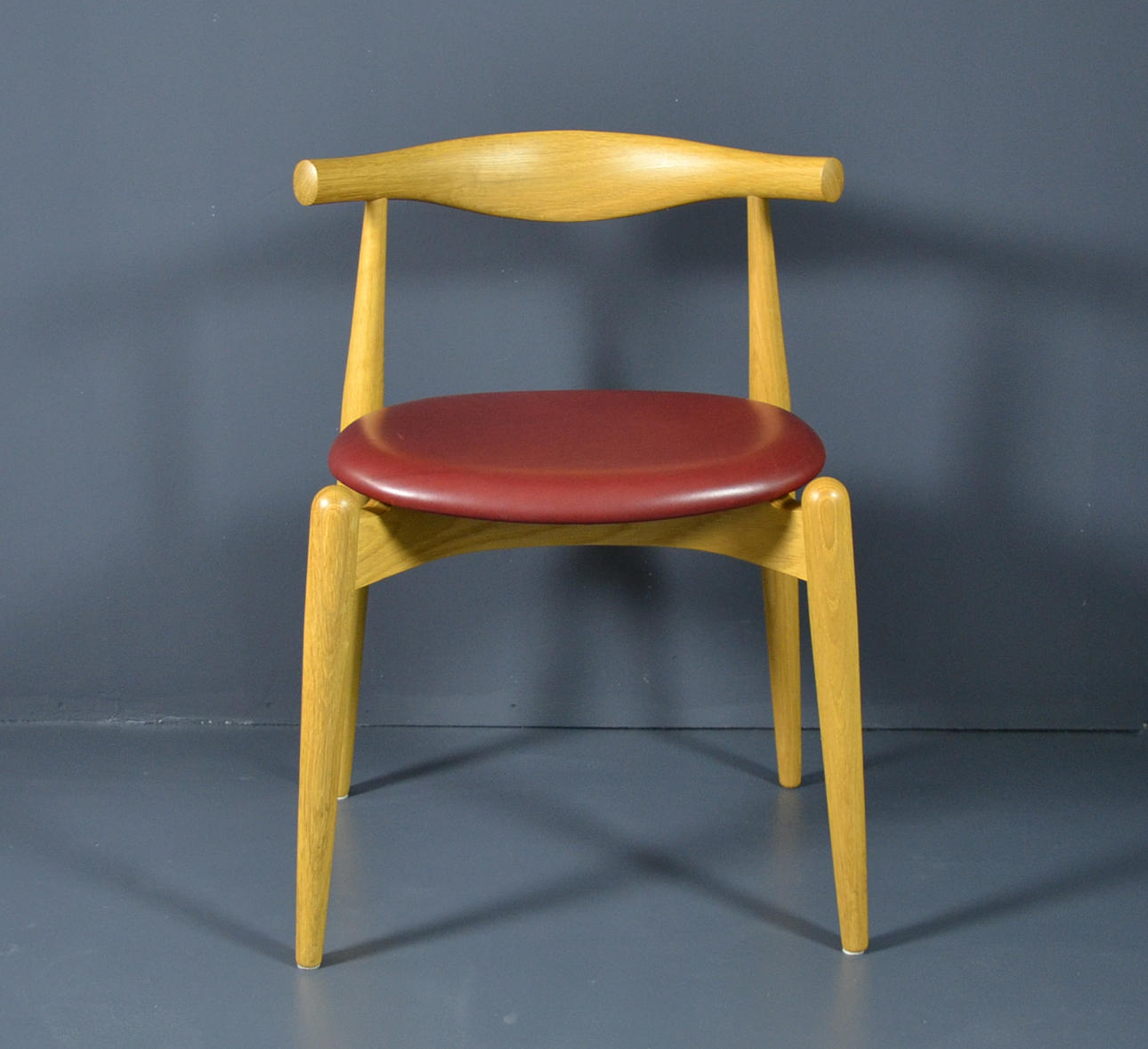 HANS J. WEGNER. SILLA DE CODO CH20.