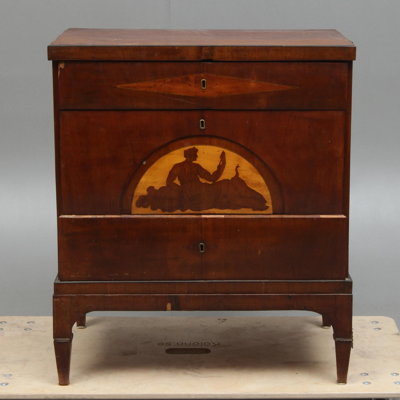 BYRÅ, empire, 1800-tal.