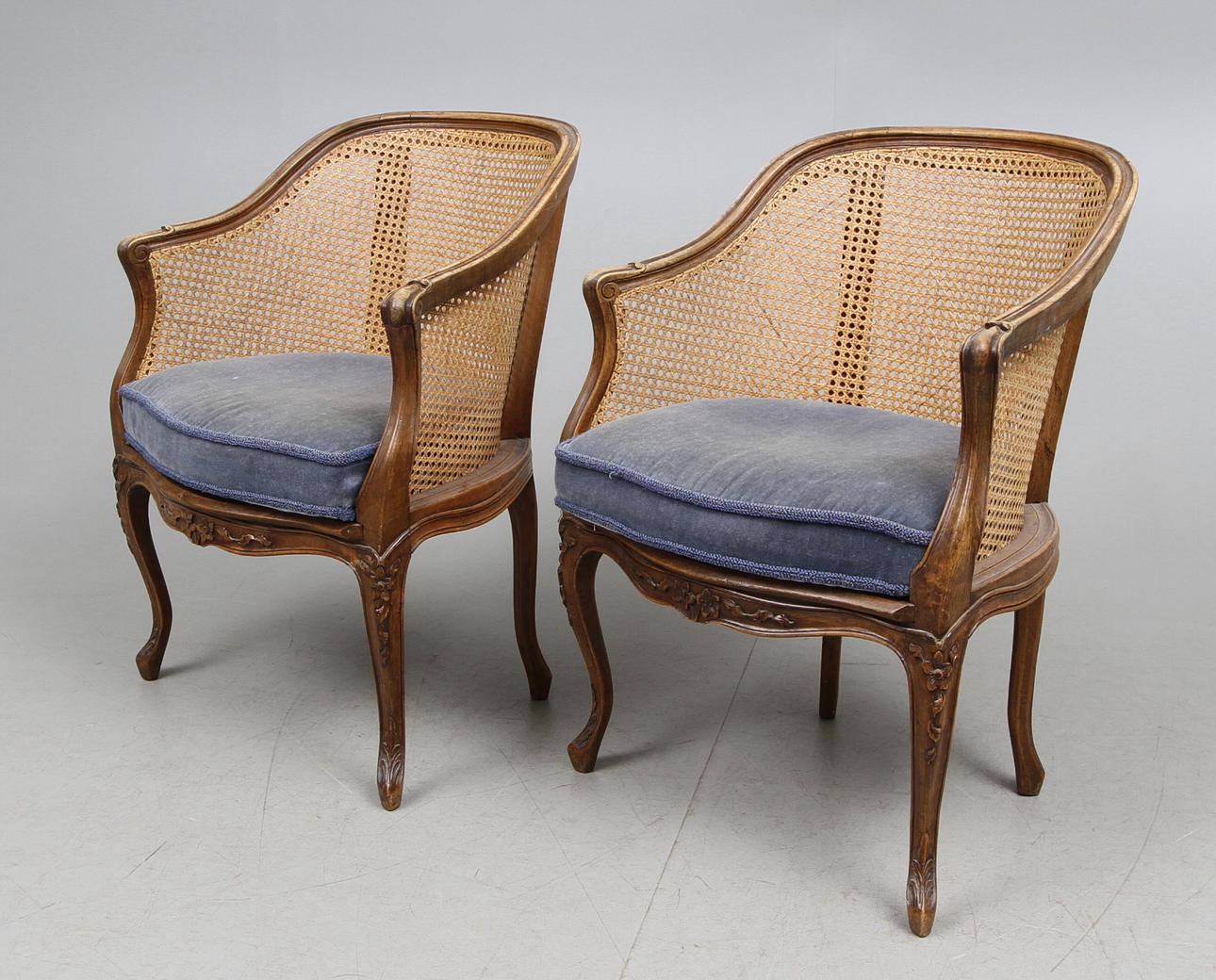 FÅTÖLJER, ett par, rokokostil, 1900-talets första hälft.