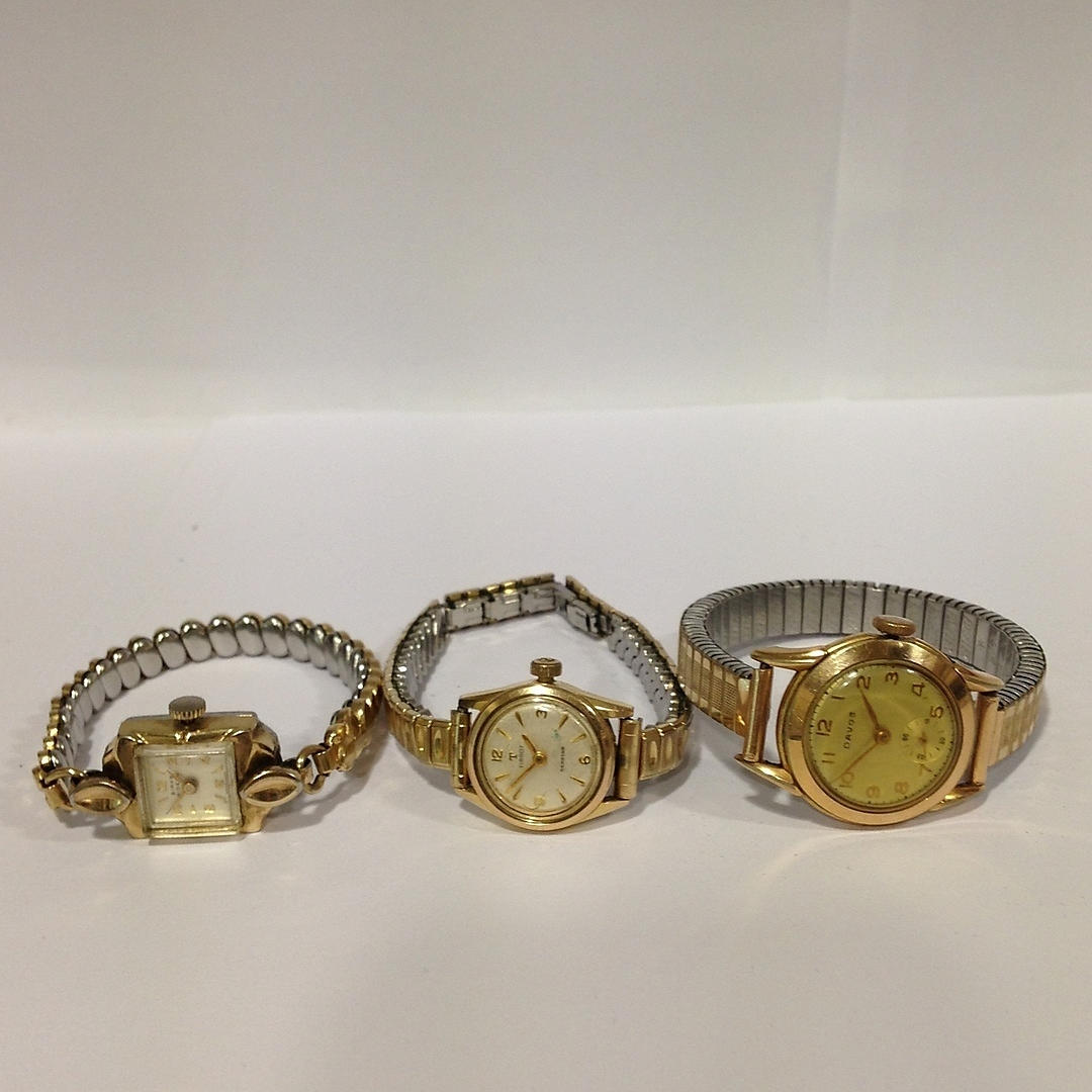 COLLECTION OF WATCHES.