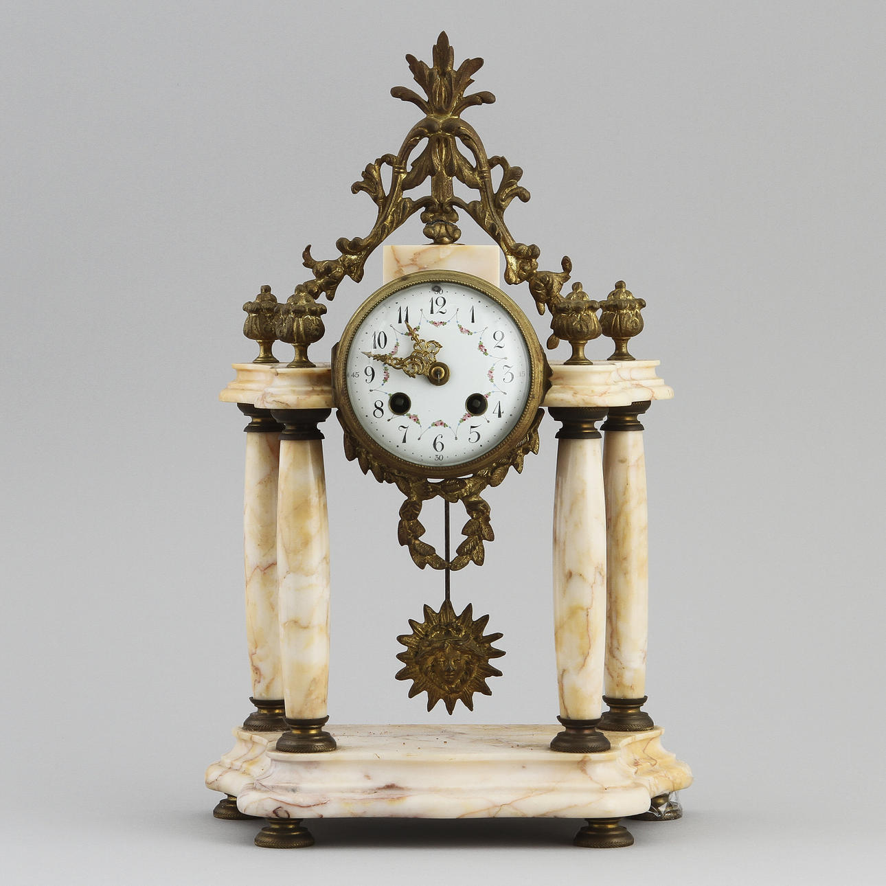 BORDSPENDYL, troligen Frankrike.1800-talets slut.