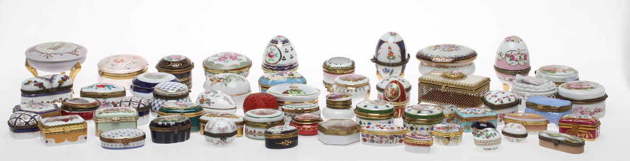 PARTI DOSOR, ca 55 delar, mestadels porslin.