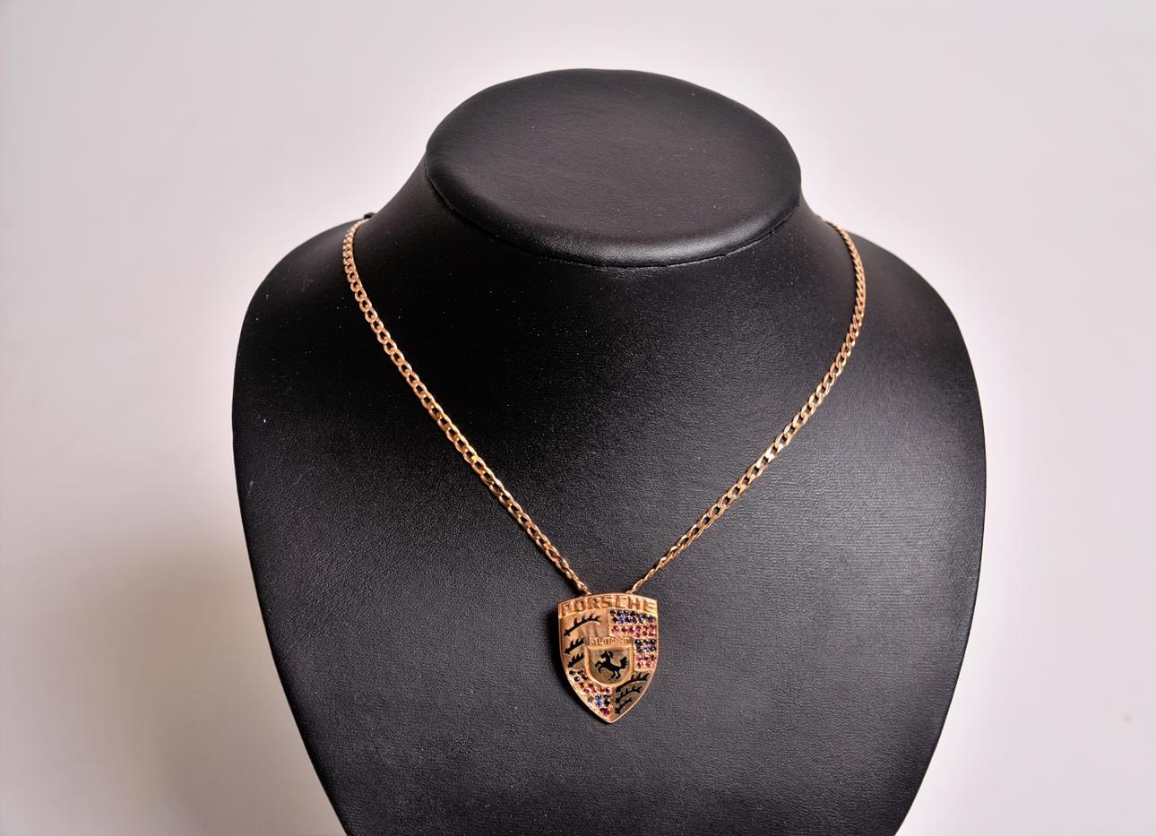 PENDANT WITH CHAIN 