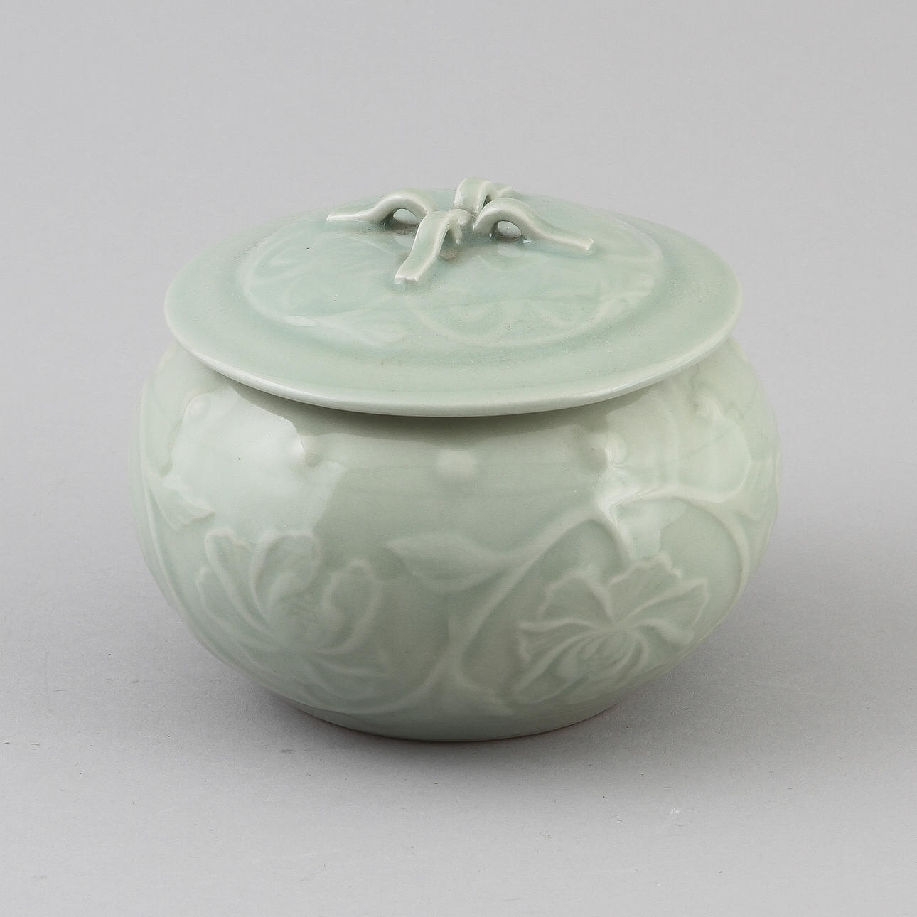 BONBONJÄR, porslin, Kina, 1900-tal.