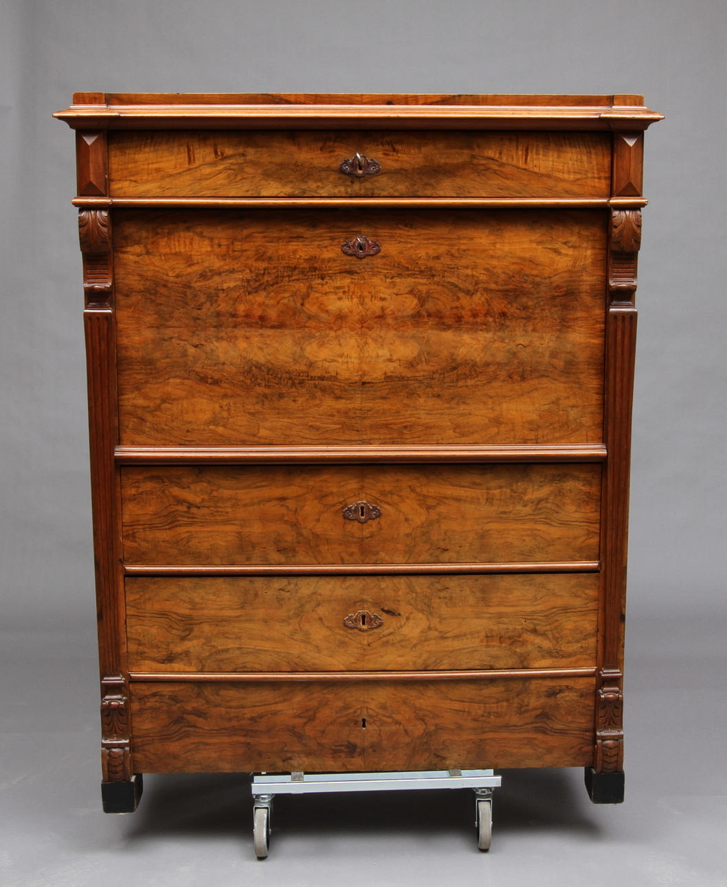 CHIFFONJÉ, nyrenässans, 1800-talets slut.