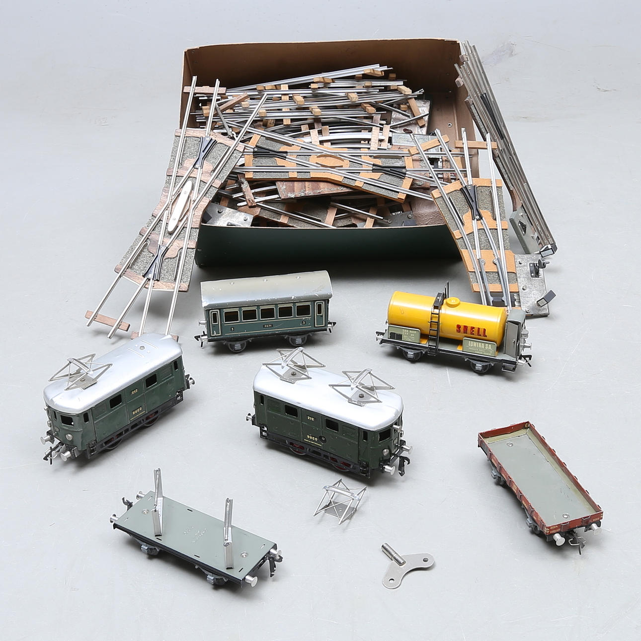 BUCO two clockwork locomotives 212, 4 carriages and A Collection of ...