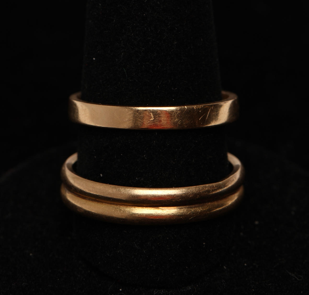 RINGAR, 2st, 18k guld. Vikt 9,7g.