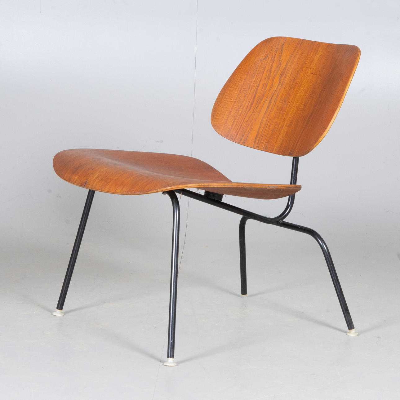 CHARLES & RAY EAMES. Stol, "DCM", Herman Miller.