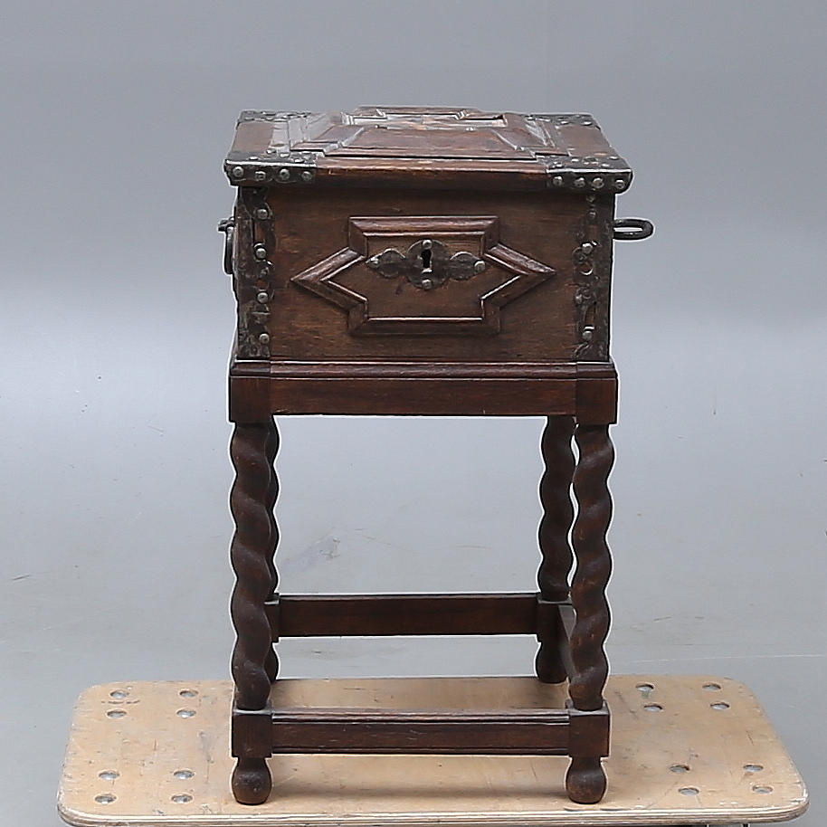 COFFIN, 18th century on later legs.