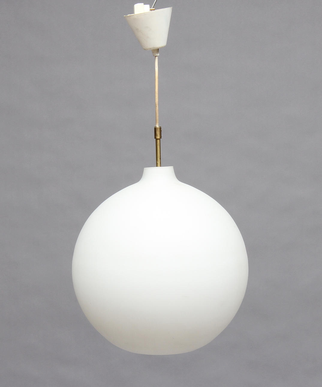 TAKLAMPA, 1900-tal, höjd 44 cm.