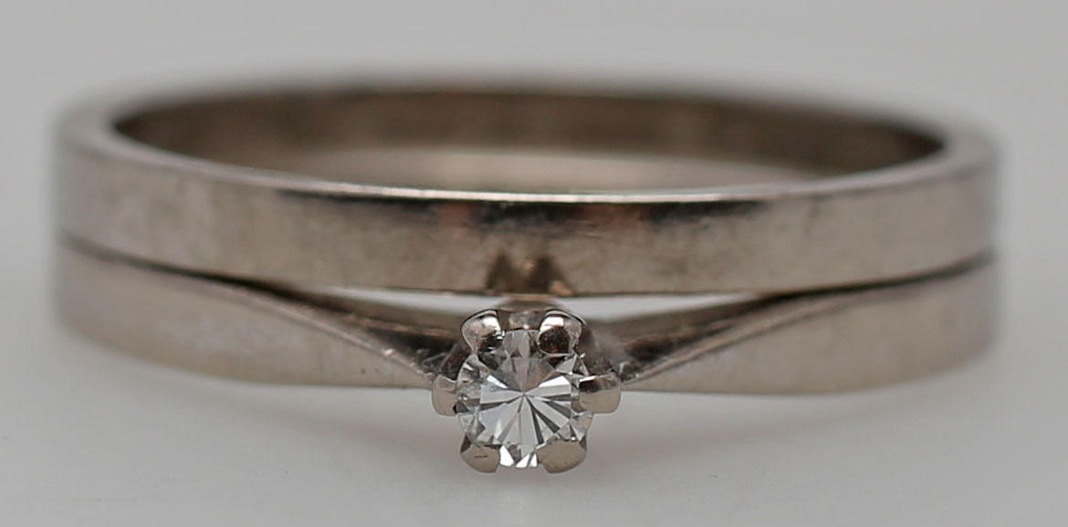 RINGAR, 2 st, vitguld, 18K, Vikt 3,6 gr.