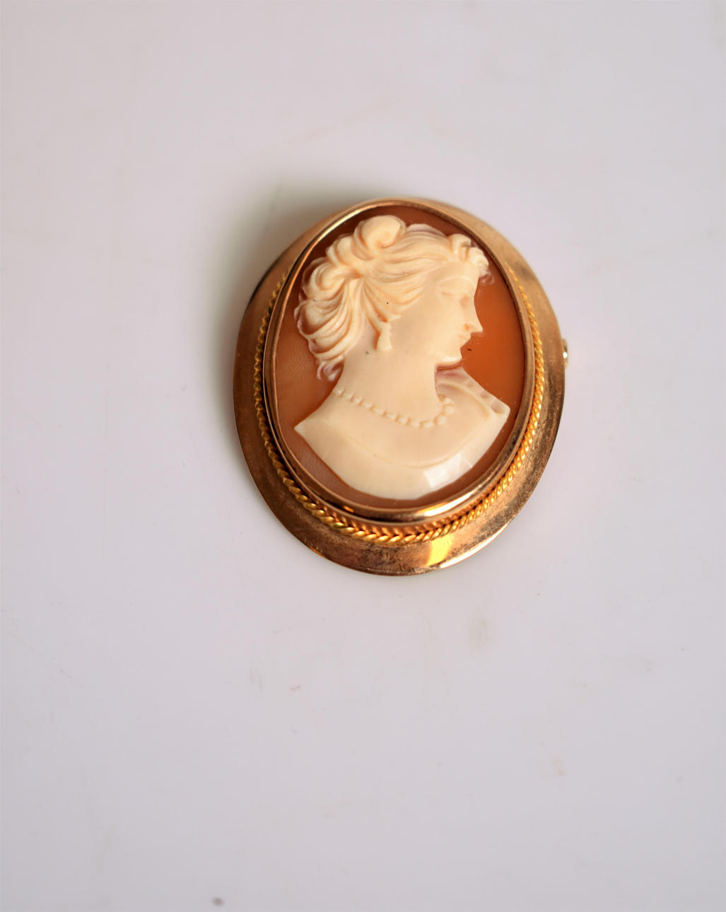 BROOCH CAMÉ 14k gold.